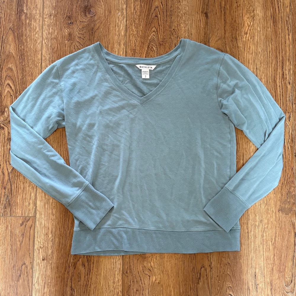 Athleta Sunrise V-Neck Sweatshirt Dusty Blue Thumbholes Pullover Women S Relaxed